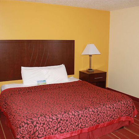 Days Inn By Wyndham Walcott Davenport Экстерьер фото