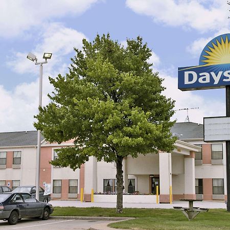 Days Inn By Wyndham Walcott Davenport Экстерьер фото