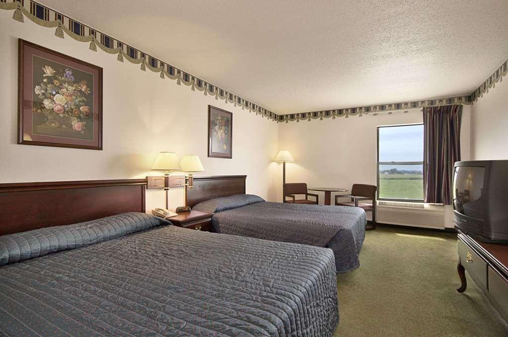 Days Inn By Wyndham Walcott Davenport Экстерьер фото