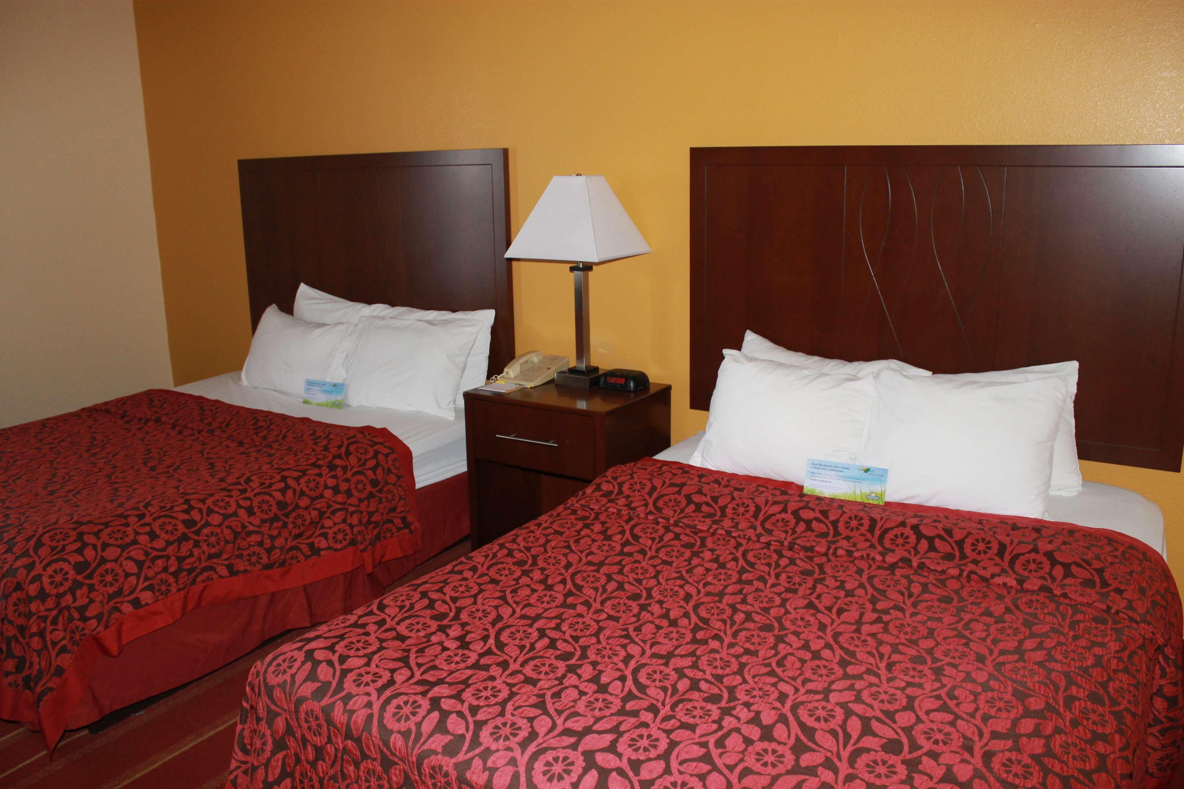 Days Inn By Wyndham Walcott Davenport Экстерьер фото