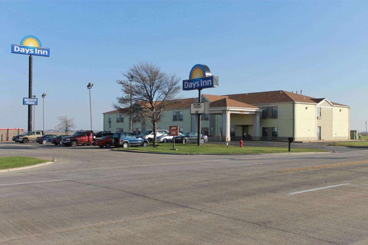 Days Inn By Wyndham Walcott Davenport Экстерьер фото