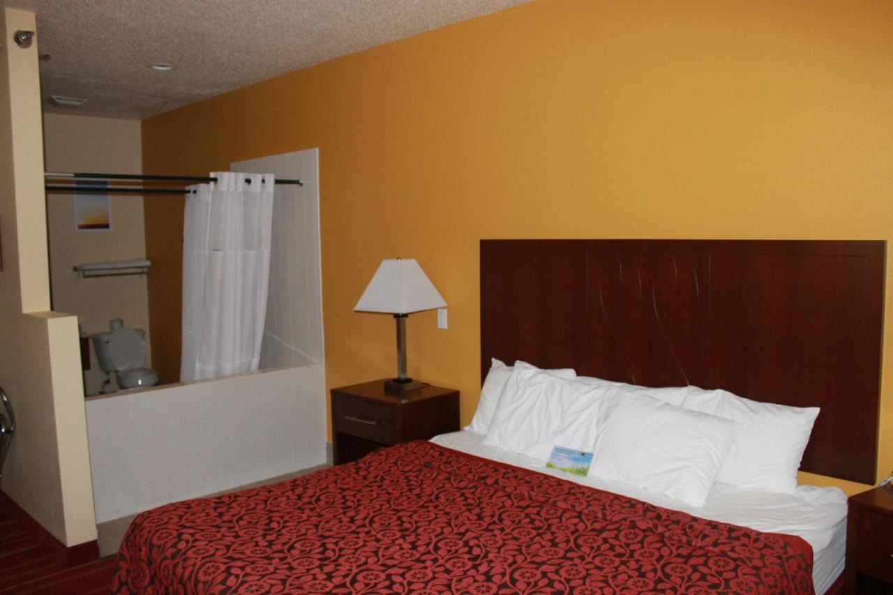 Days Inn By Wyndham Walcott Davenport Экстерьер фото