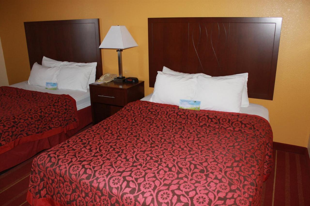 Days Inn By Wyndham Walcott Davenport Экстерьер фото
